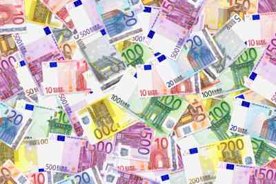 Euro-Scheine - © mekcar - Adobe Stock.com